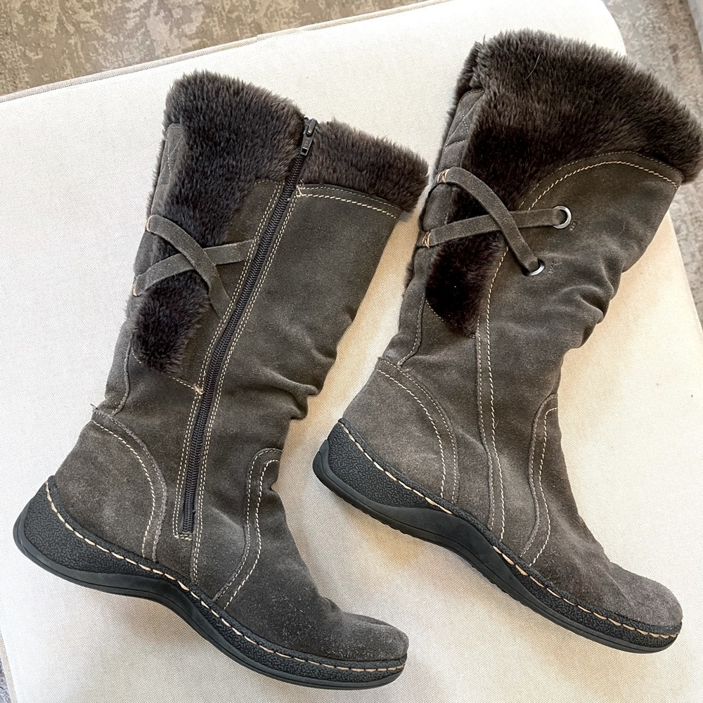 Bare Traps faux fur lined suede boots.  Size 9.  Gray.